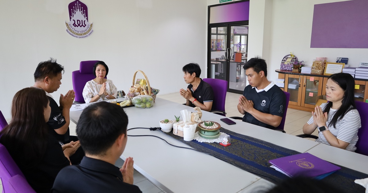 บุคลากรวิทยาเขตเชียงรายร่วมจัดพิธีสระเกล้าดำหัวผู้อำนวยการอย่างพร้อมเพรียง