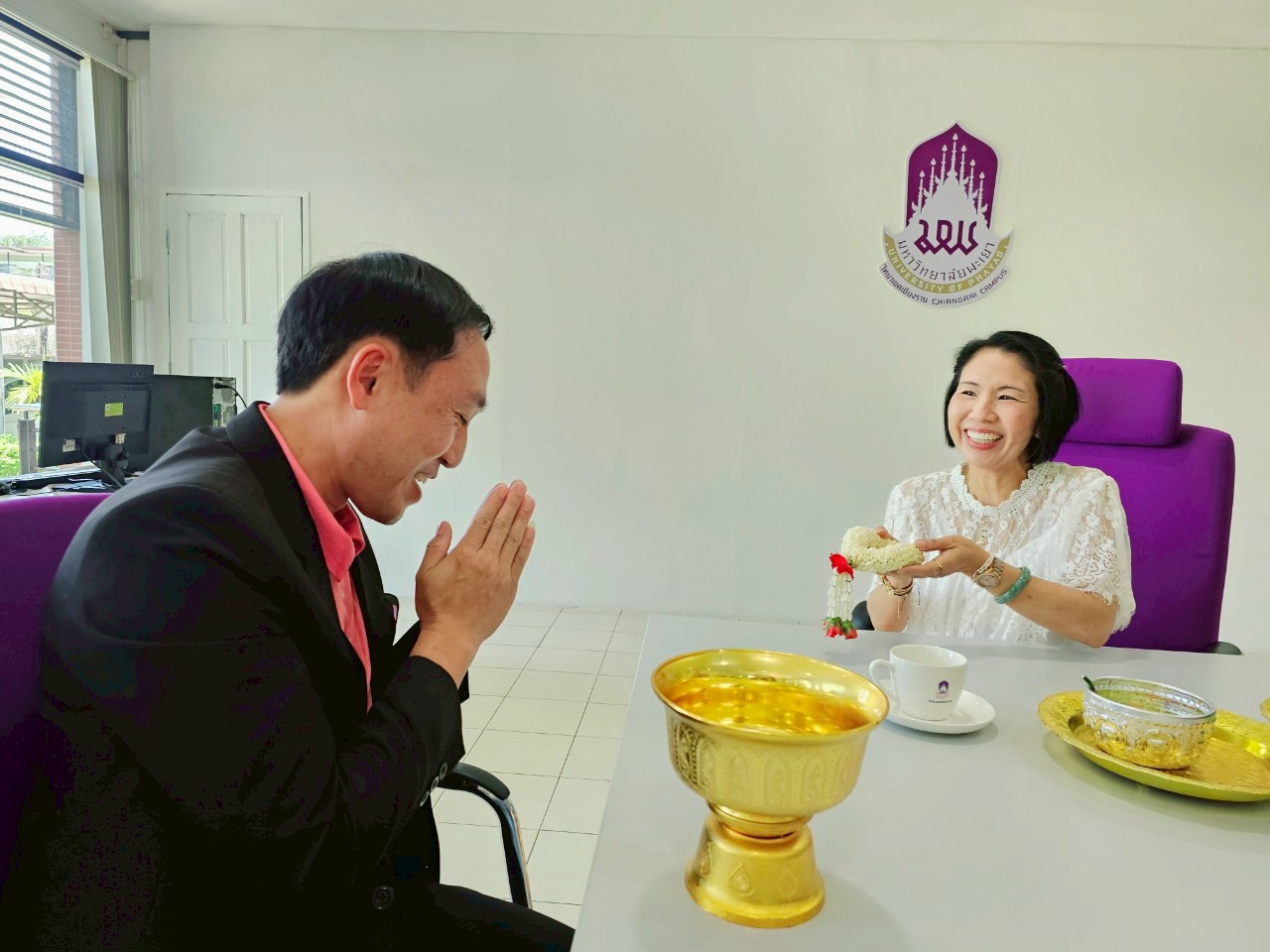 รดน้ำดำหัวคณาจารย์