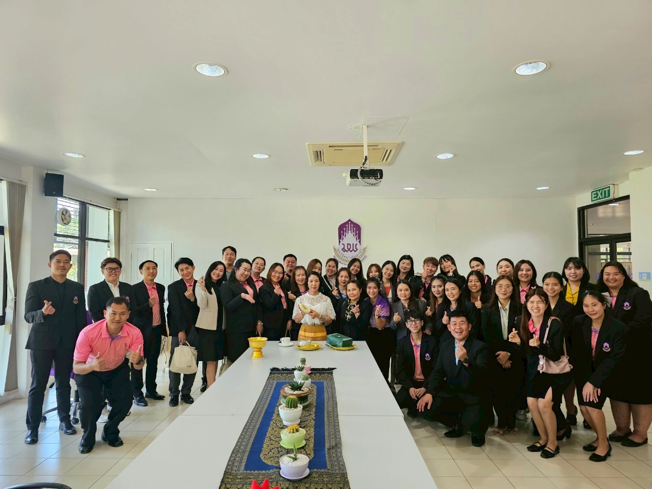 รดน้ำดำหัวคณาจารย์