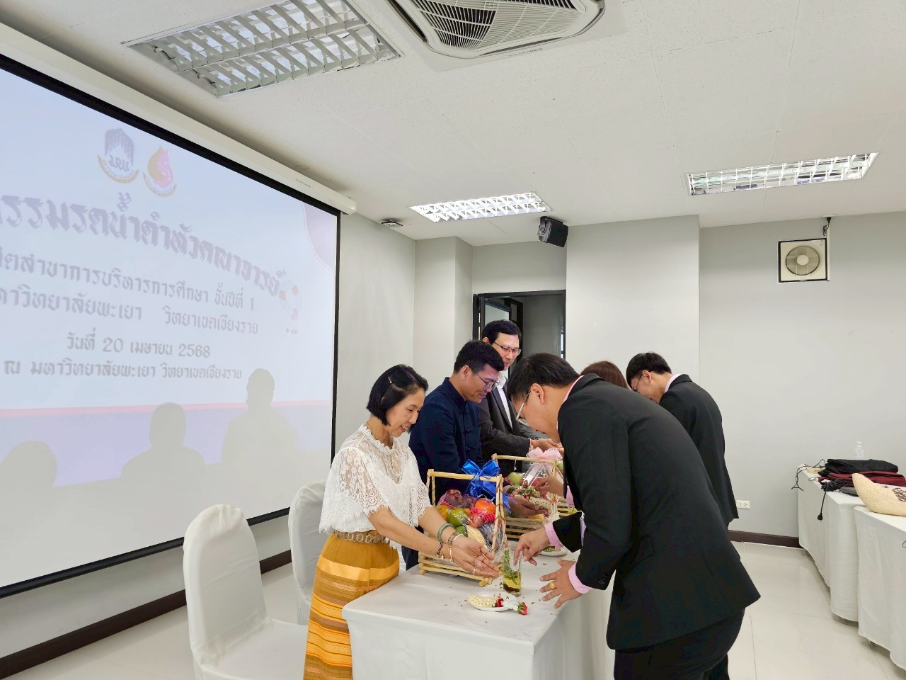 รดน้ำดำหัวคณาจารย์