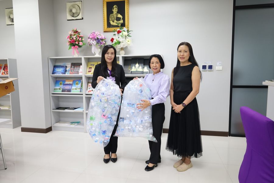 วิทยาเขตเชียงราย รับมอบฝาขวดน้ำจากโรงเรียนในจังหวัดเชียงราย