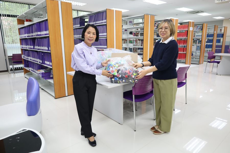 วิทยาเขตเชียงราย รับมอบฝาขวดน้ำจากโรงเรียนในจังหวัดเชียงราย