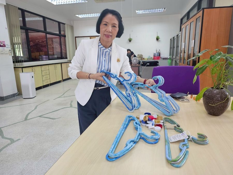 วิทยาเขตเชียงราย รับมอบฝาขวดน้ำจากโรงเรียนในจังหวัดเชียงราย