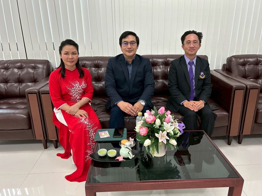 แสดงนิทรรศการผลงานการศึกษาดูงานต่างประเทศ ณ วิทยาเขตเชียงราย