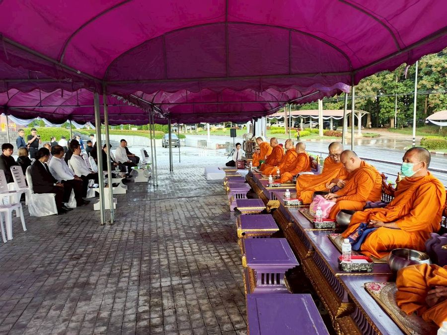 วิทยาเขตเชียงราย ร่วมกิจกรรมตักบาตรบำเพ็ญพระราชกุศล