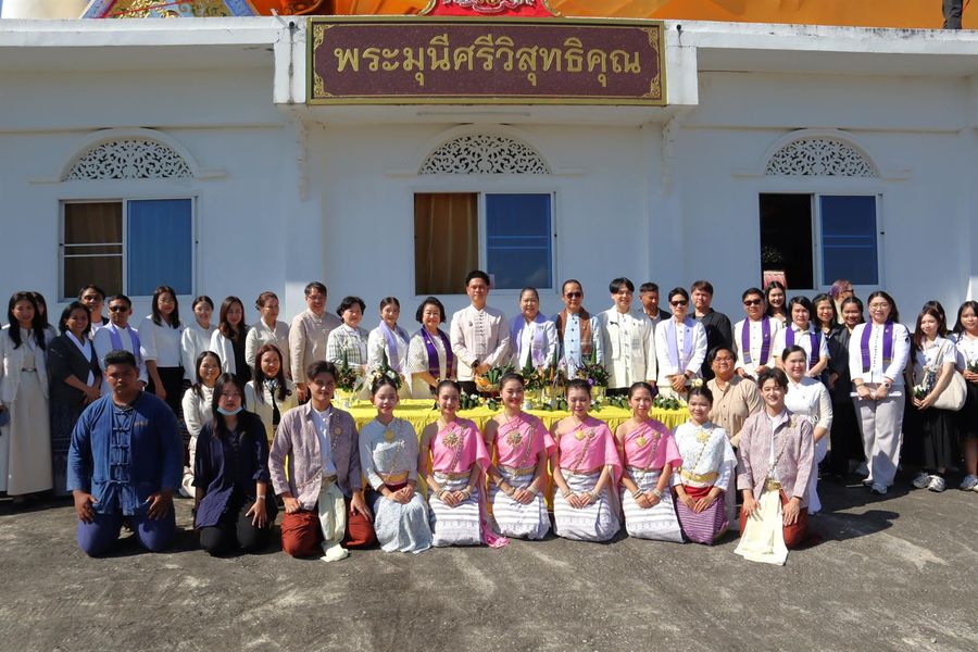 วิทยาเขตเชียงราย ร่วมประเพณีห่มผ้าพระนอน วัดดงพระเจ้า