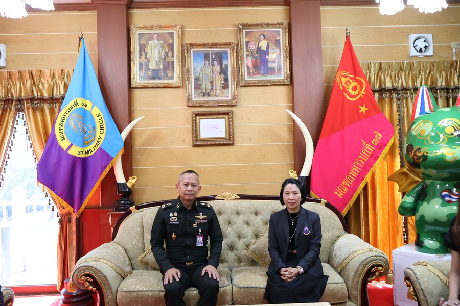 วิทยาเขตเชียงราย เข้าสวัสดีและขอรับพรจากผู้บัญชาการมณฑลทหารบก 37