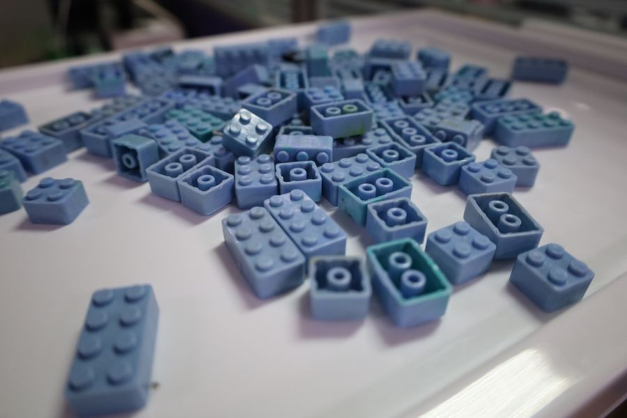 วิทยาเขตเชียงราย มอบฝาขวดน้ำพลาสติกเพื่อแปรรูปเป็นผลิตภัณฑ์รีไซเคิล