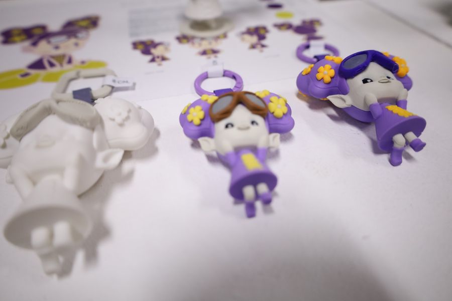 วิทยาเขตเชียงราย มอบฝาขวดน้ำพลาสติกเพื่อแปรรูปเป็นผลิตภัณฑ์รีไซเคิล