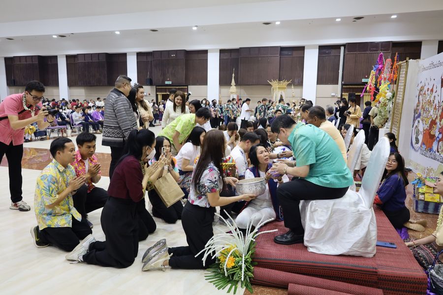 วิทยาเขตเชียงราย ร่วมพิธีสระเกล้าดำหัวอธิการบดีและผู้อาวุโส ประจำปี 69