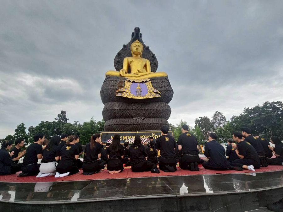 ผู้อำนวยการวิทยาเขตเชียงราย ร่วมพิธีสักการะบูชา พระพุทธภุชคารักษ์ พระพุทธรูปประจำ